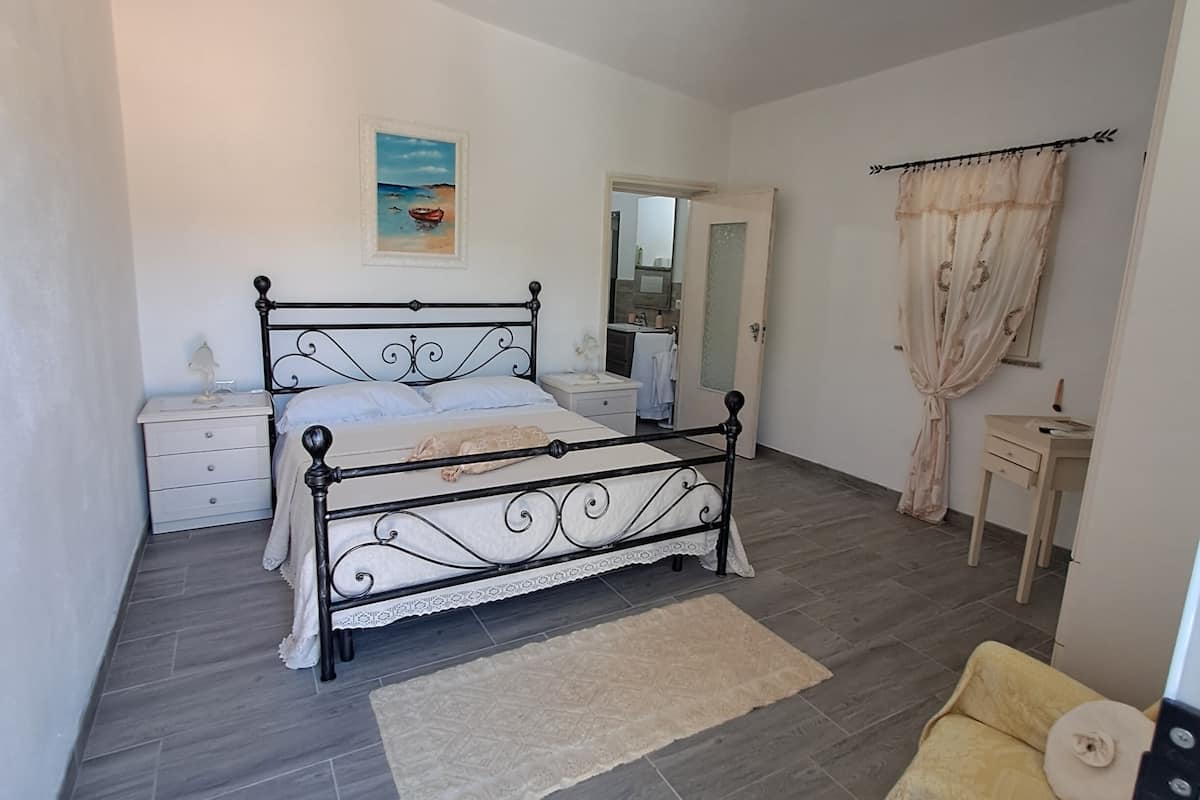Basic Double Room | 2 bedrooms, free WiFi