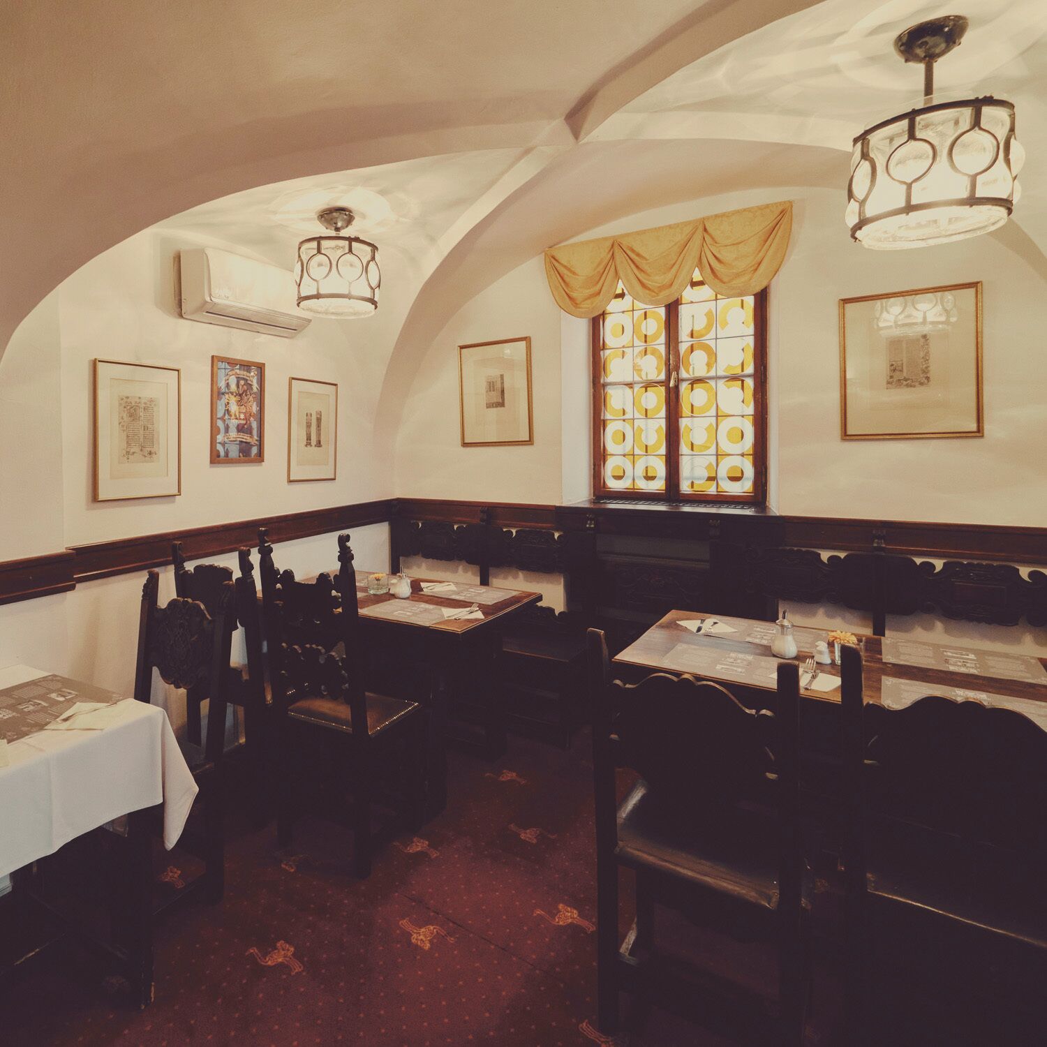 每日供應吃到飽早餐 (每人 EUR13)