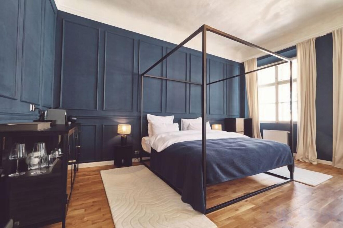 Minibar, desk, laptop workspace, blackout drapes