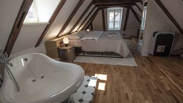 Romantik-dobbeltværelse | Minibar, individuel indretning, skrivebord