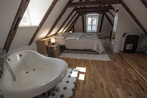 Romantic Double Room | Minibar, individually furnished, desk, laptop workspace