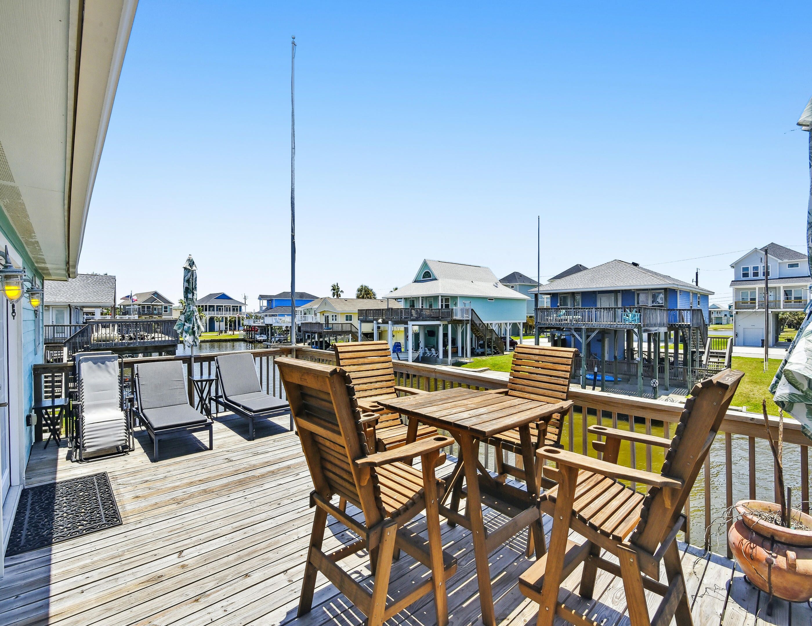 LA VIDA | Canal Front Balcony, Boat Dock!