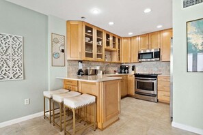 Fridge, microwave, stovetop, dishwasher