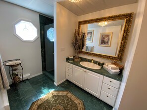 Towels - Toad Hall Manor  (Butte)