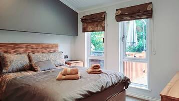 3 bedrooms, iron/ironing board, travel cot, free WiFi