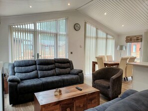 Smart-TV, peis og DVD-spiller