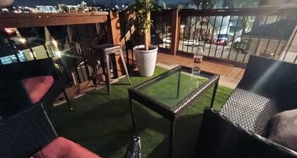 Newly Renovated Stylish 3rd Floor Apartment 5 mins from Country Club Plaza