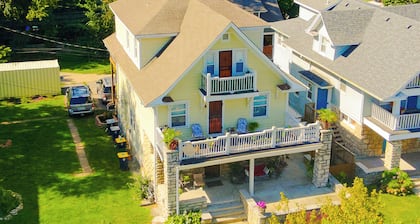 Newly Renovated Stylish 3rd Floor Apartment 5 mins from Country Club Plaza