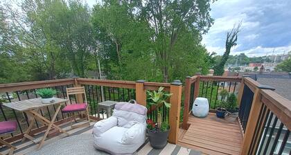 Newly Renovated Stylish 3rd Floor Apartment 5 mins from Country Club Plaza