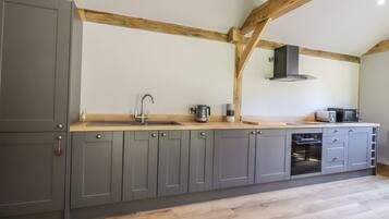 Refrigerador, lavavajillas, tetera eléctrica y tostadora