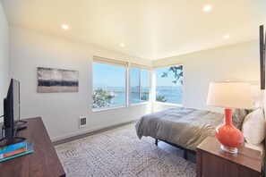 2 bedrooms, iron/ironing board, travel crib, free WiFi