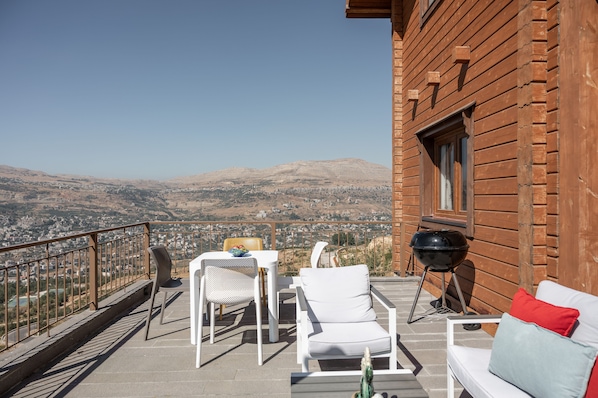 Executive-Villa, Raucher, Talblick | Blick aufs Tal