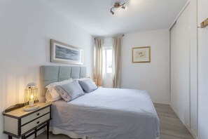 1 Schlafzimmer, Bügeleisen/Bügelbrett