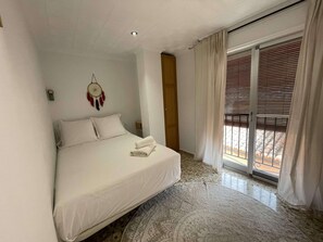 3 chambres, fer et planche à repasser