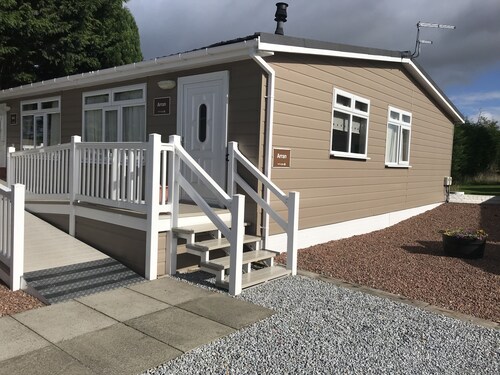 Self-catering 3 bedroom chalet 5 miles from Glasgow city centre!