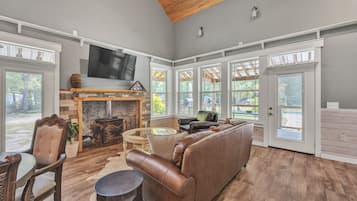 Cottage, 3 Bedrooms | Living area | Smart TV, streaming services