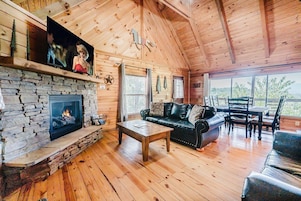 Cabin, 2 Bedrooms | Living area