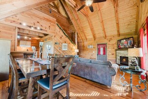 Cabin, 2 Bedrooms | Dining