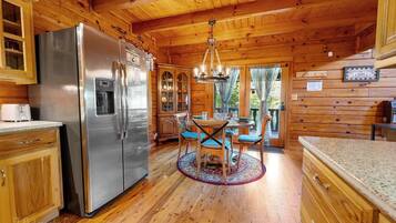 Cabana, 3 quartos | Cozinha privada | Geladeira, fogão, cafeteira/chaleira