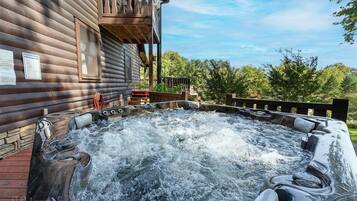 Cabin, 3 Bedrooms | Outdoor spa tub