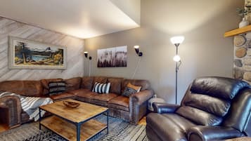 Condo, 4 Bedrooms | Living area | Smart TV, streaming services