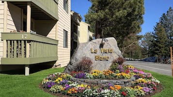 Condo, 4 Bedrooms | Property grounds