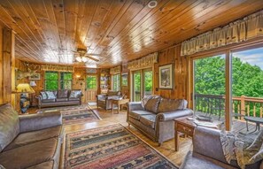 Cabin, Multiple Bedrooms | Living area