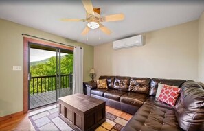 Chalet rustique, plusieurs chambres | Aire de séjour