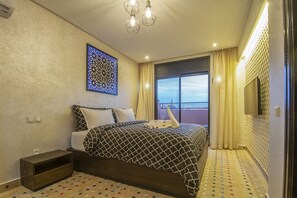6 bedrooms, iron/ironing board, WiFi, bed sheets