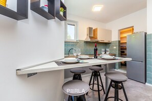 Réfrigérateur, micro-ondes, four, lave-vaisselle