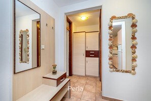 Interior - Apartment PINETA with cozy terrace and grill (Vinkuran)