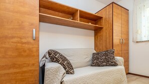 Interior - Apartment PINETA with cozy terrace and grill (Vinkuran)