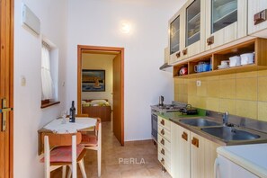 Frigorifero, forno, macchina per tè/caffè, pentole/stoviglie/utensili