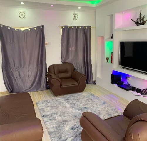 Crystal Homes. Classy, Secure & private with wifi, netflix & swimmingpool
