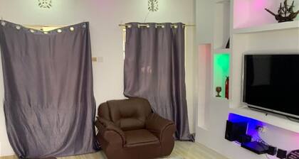 Crystal Homes. Classy, Secure & private with wifi, netflix & swimmingpool
