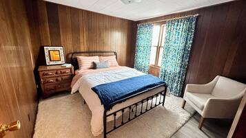 3 bedrooms, iron/ironing board, free WiFi, bed sheets