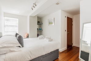 2 bedrooms - A Wave From It All.. (Poole)
