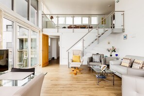 Interior - Casa Lisa (Poole)