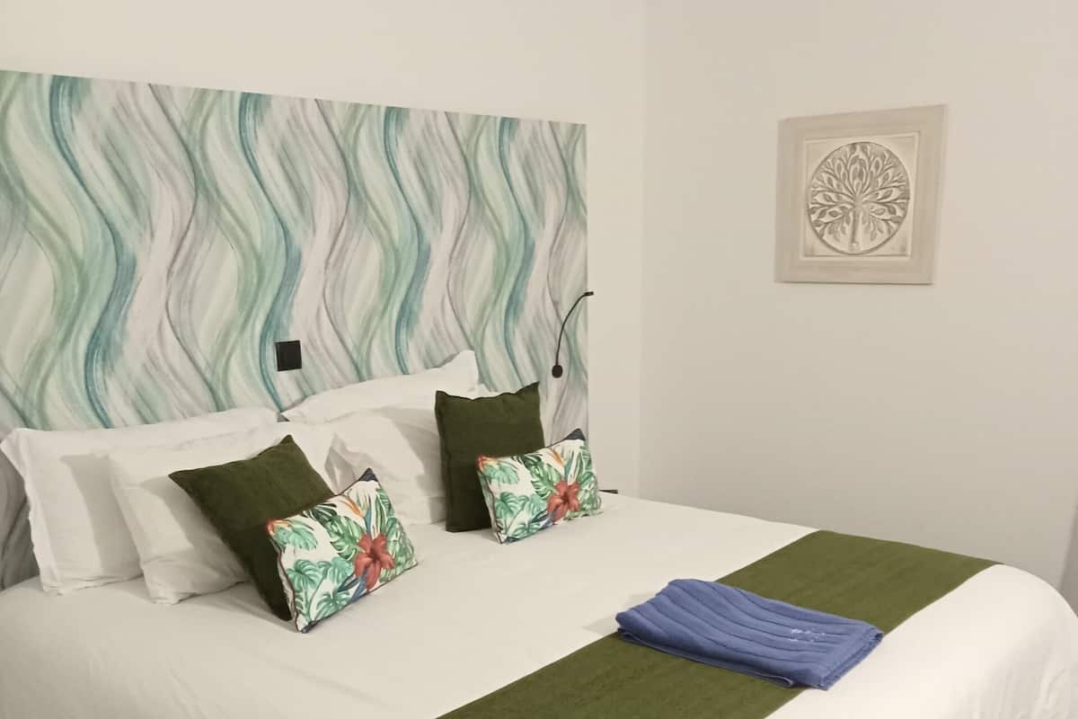 Standard Double Room | Hypo-allergenic bedding, minibar, individually decorated, soundproofing