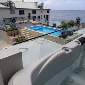 Outdoor pool, pool loungers - Mediterrâneo Madeira (São Vicente)