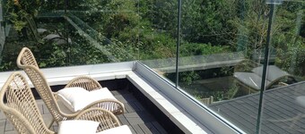 Modern House With Stunning Views, hot Tub, 6 min to Beach, Outdoor Pool