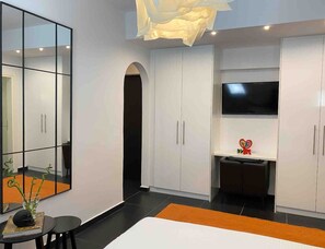 Desk, iron/ironing board, WiFi, bed sheets