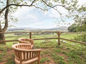 Property grounds - Brow Wood Cabin (Penrith)