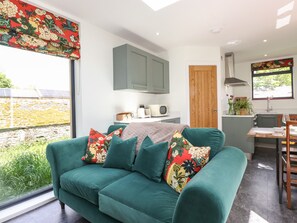 Living area - Brow Wood Cabin (Penrith)