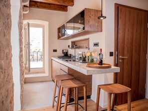 Vila luxo | Cozinha privada | Máquina de café expresso, chaleira elétrica