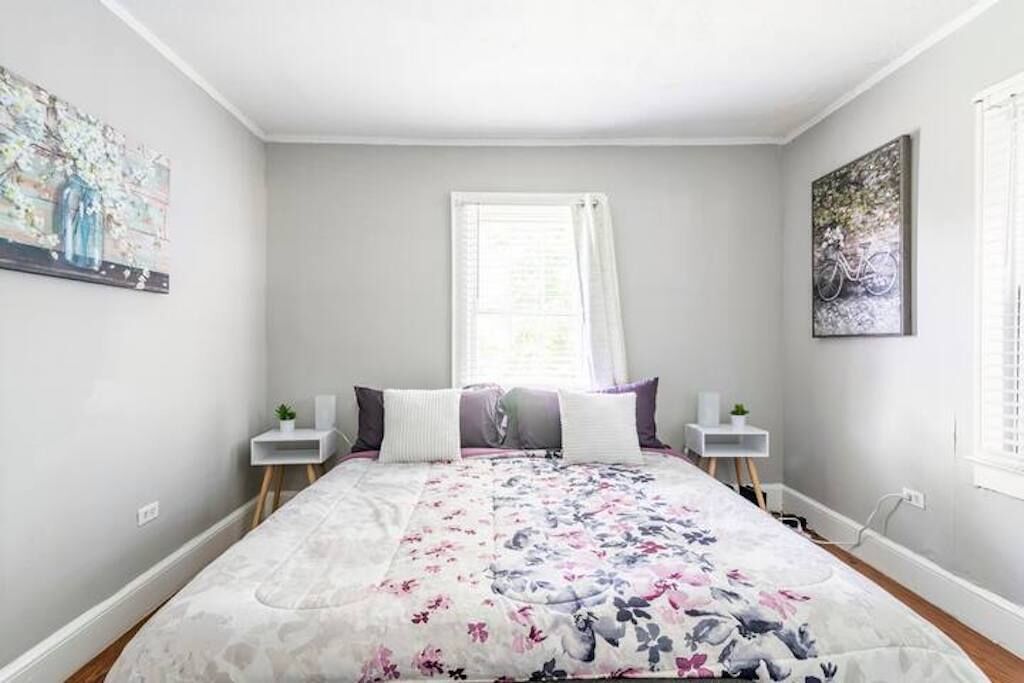 2 bedrooms, desk, iron/ironing board, travel crib