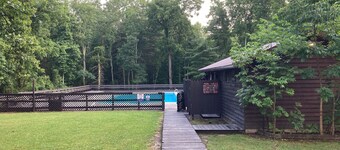 Cozy Creek Cabin: 1-Bedroom Cabin next to Pipestem Resort