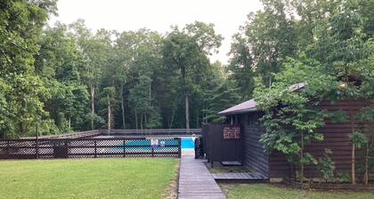 Cozy Creek Cabin: 1-Bedroom Cabin next to Pipestem Resort