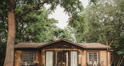 Cottage near water park, golf and skiing at Massanutten Resort!