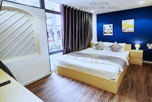 Habitación doble Deluxe, 1 cama Queen size, baño privado | Ropa de cama hipoalergénica, camas con efecto memoria y minibar 